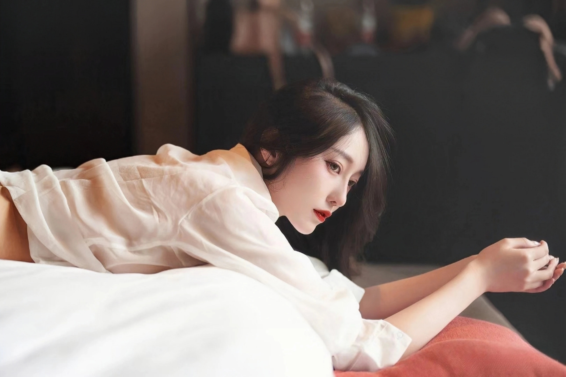 国铁集团：铁路暑运旅客发送量突破两亿人次